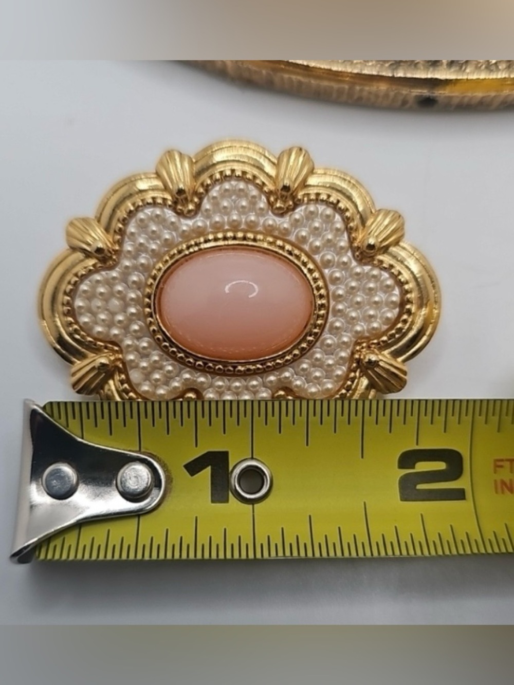 Vintage AVON pink acrylic CABOCHON faux, pearl pin brooch - Picture 4 of 4
